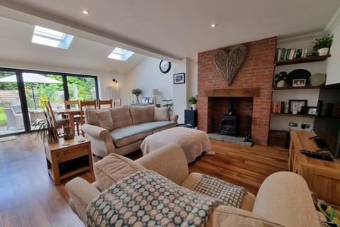 16 Hereburgh Way, Harbury, Leamington Spa, CV33 9NR