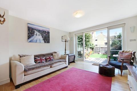 2 bedroom apartment to rent, Tunley Road, London, SW17