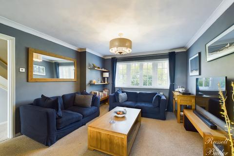 1 Busby Close, Buckingham, MK18 1YW