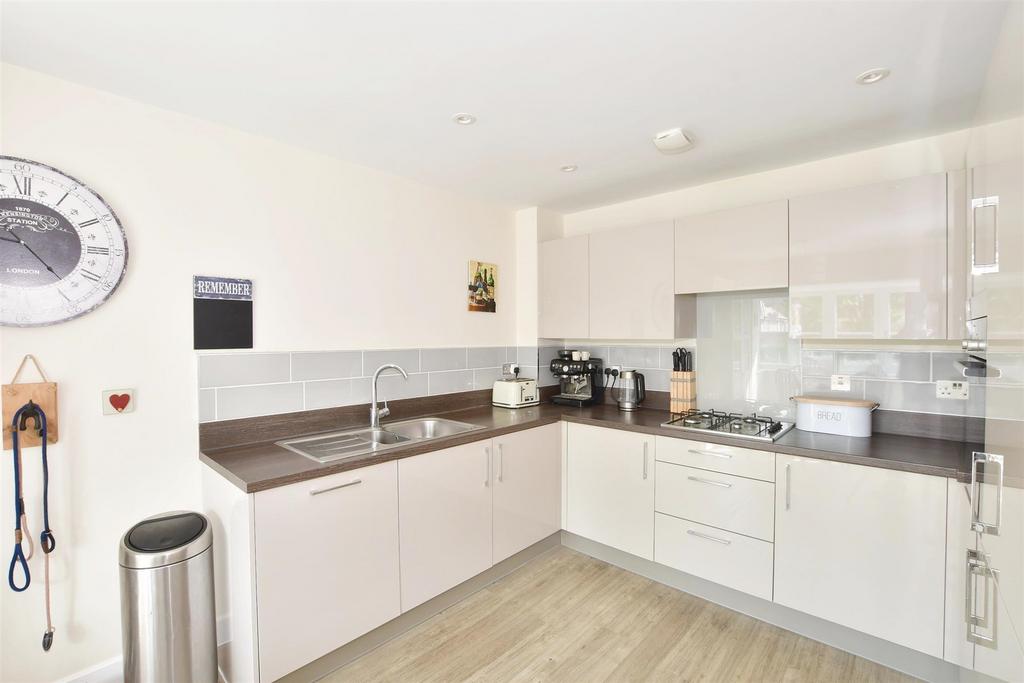 Kitchen/ Dining Room