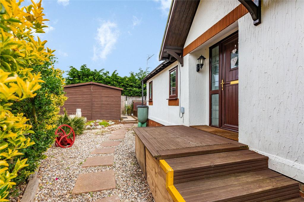 Avenue, Wickford, Essex, SS12 2 bed bungalow for sale £425,000