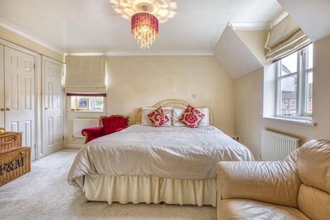 1 Home Close, Virginia Water, GU25 4DH