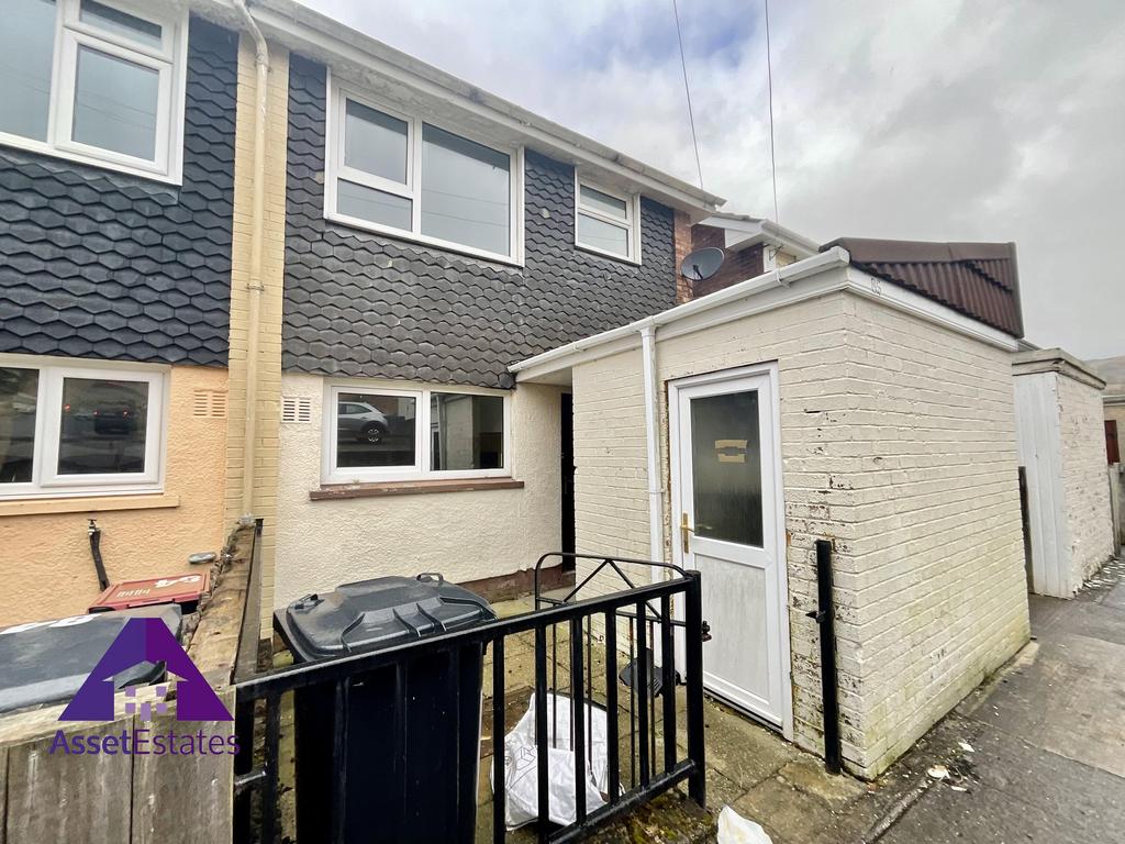 Hill Crest View, Cwmtillery, Abertillery, NP13 1LY 2 bed end of terrace