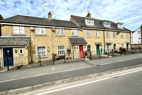 3 bedroom terraced house to rent, Lynn Road, Ely, CB6 1DD