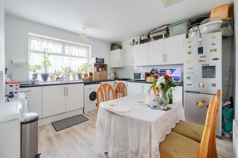77 Royston Road, London, SE20 7QW