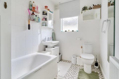 77 Royston Road, London, SE20 7QW