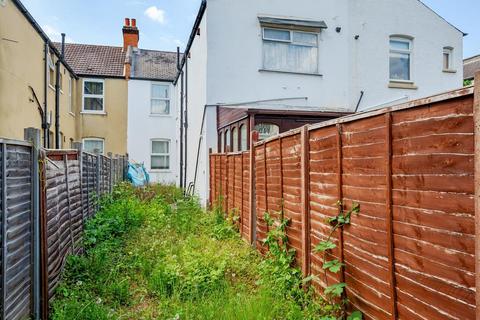 77 Royston Road, London, SE20 7QW