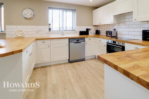 75 Harvest Way, Harleston, IP20 9GE