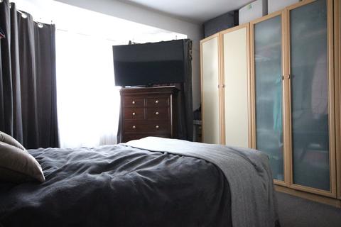 35 Rom Crescent, Romford, RM7 0PP
