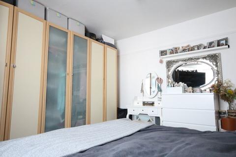 35 Rom Crescent, Romford, RM7 0PP