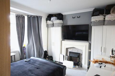 35 Rom Crescent, Romford, RM7 0PP