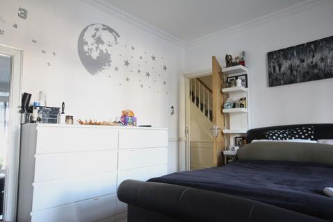 35 Rom Crescent, Romford, RM7 0PP