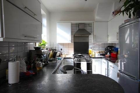 35 Rom Crescent, Romford, RM7 0PP
