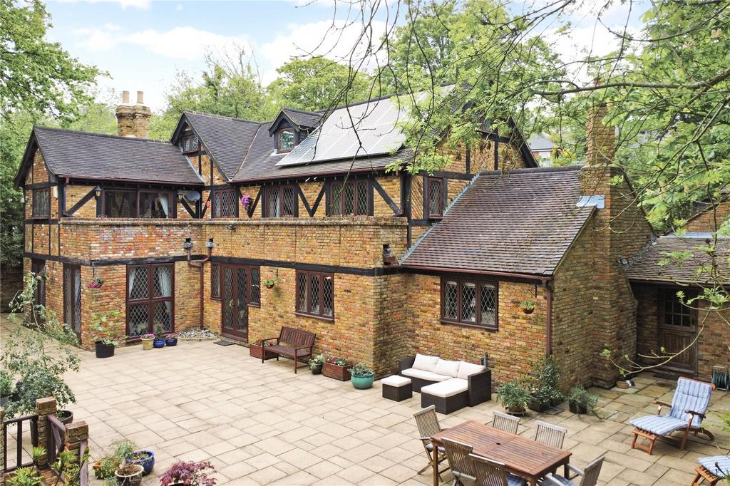 The Drive, Rickmansworth, Hertfordshire, WD3 5 bed detached house for sale £2,000,000