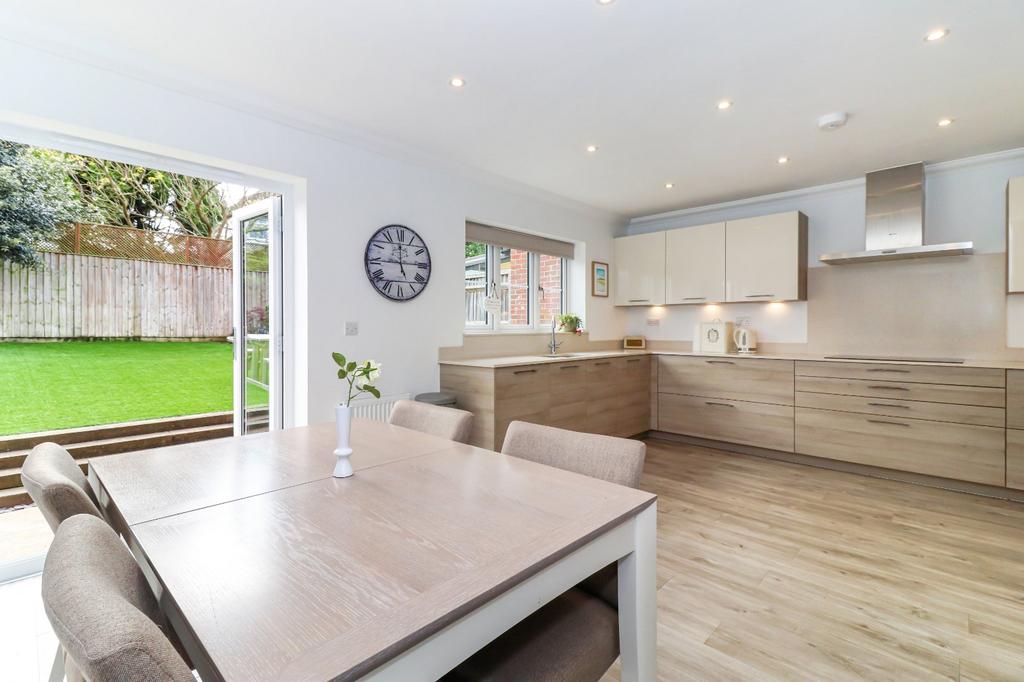 Jubilee Walk, Kings Langley, Herts, WD4 4 bed semidetached house £
