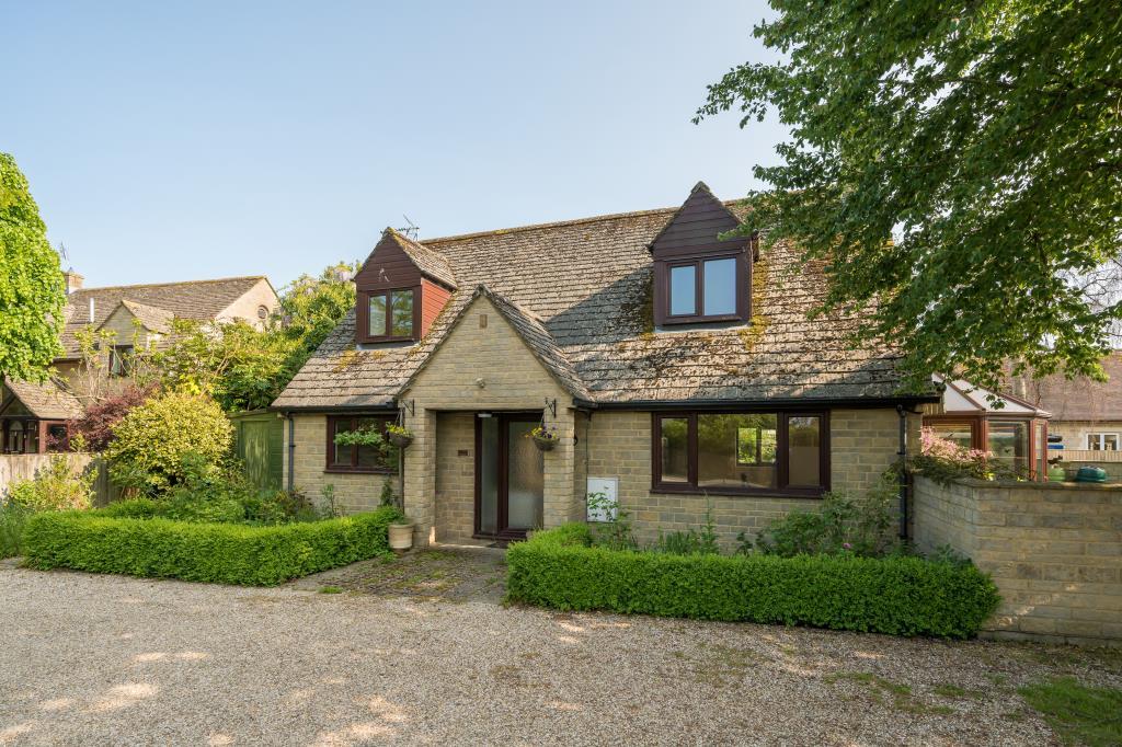 Clanfield, Oxfordshire, OX18 4 bed detached house for sale £550,000