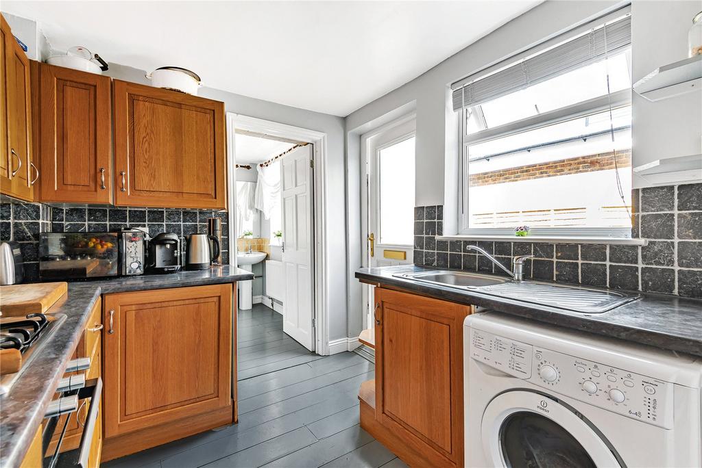 St. Road, Farnham, Surrey, GU9 1 bed apartment £1,250 pcm (£