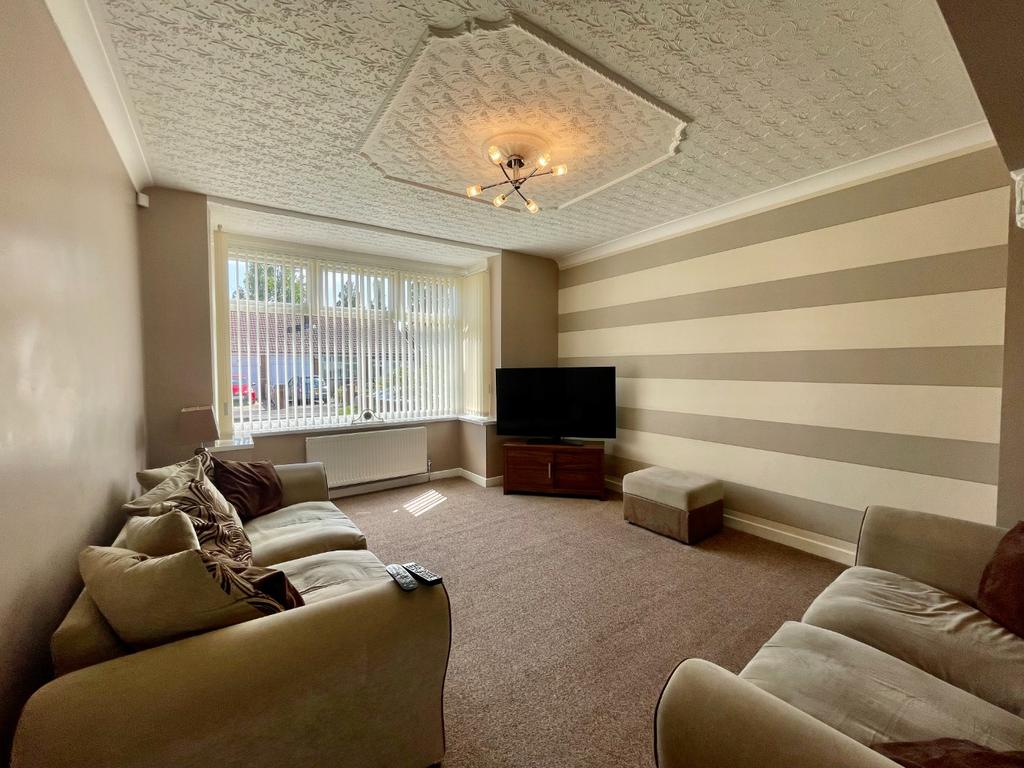 Buttermere Road, Farnworth, Bolton, Lancashire, BL4 0PP 3 bed semi
