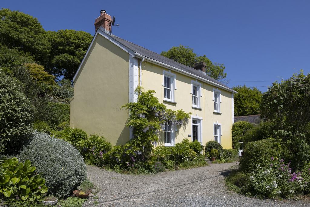 Burton, Milford Haven, Pembrokeshire, SA73 3 bed detached house for