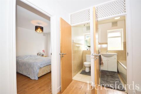 2 bedroom maisonette for sale - Brockley Crescent, Romford, RM5