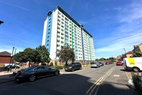 2 bedroom apartment for sale, Hunter House, Hazel Grove, Feltham