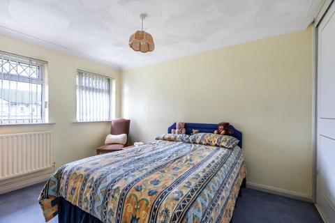 2 bedroom detached bungalow for sale - Bicester,  Oxfordshire,  OX26