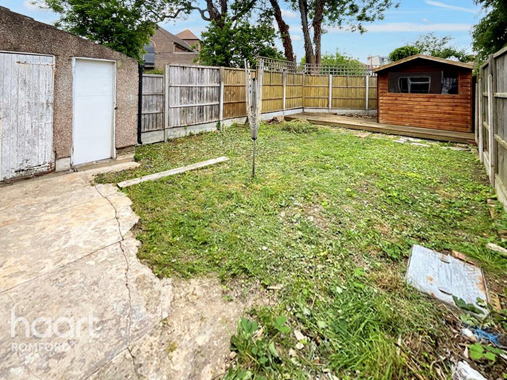 Pretoria Road, Romford 3 bed end of terrace house for sale £415,000