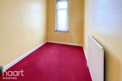 3 bedroom end of terrace house for sale, Pretoria Road, Romford