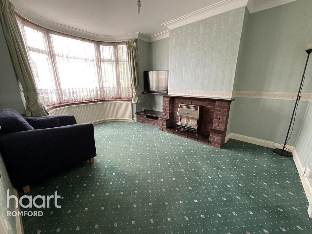 Pretoria Road, Romford, RM7 7BB 3 bed end of terrace house for sale £