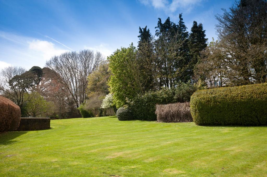 Landscaped Lawns