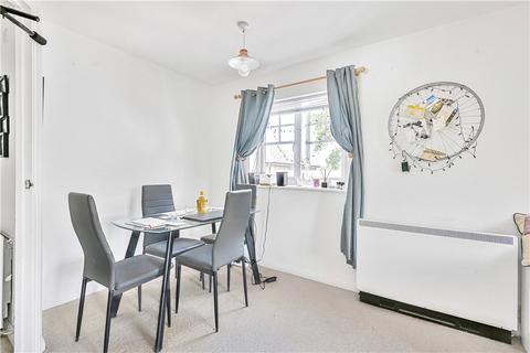 61 Avondale Gardens, Hounslow, TW4 5EU