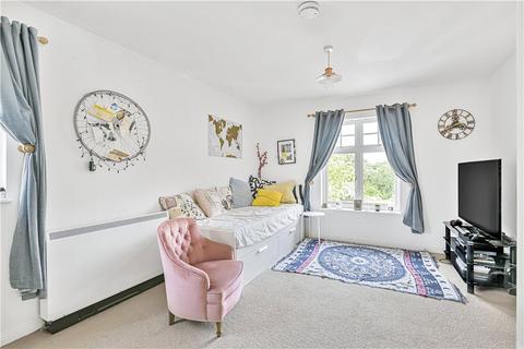 61 Avondale Gardens, Hounslow, TW4 5EU