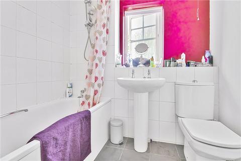 61 Avondale Gardens, Hounslow, TW4 5EU