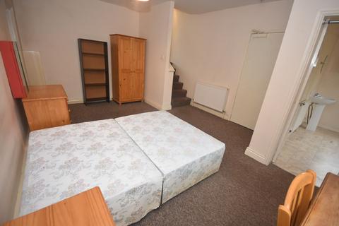1 bedroom flat to rent, Brook Road, Fallowfield, Manchester. M14 6UE