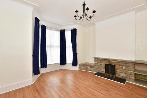 1 bedroom ground floor flat for sale, Cambridge Road, Ilford, Essex