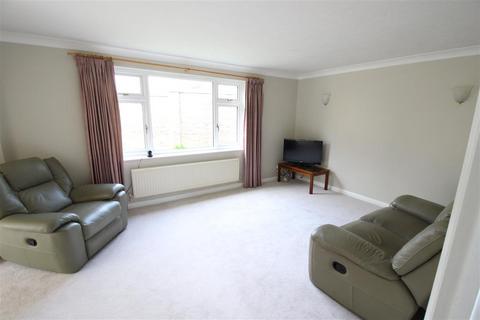 8 Cowslip Close, Lindford, Bordon, GU35 0YF