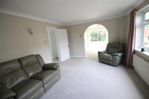 8 Cowslip Close, Lindford, Bordon, GU35 0YF