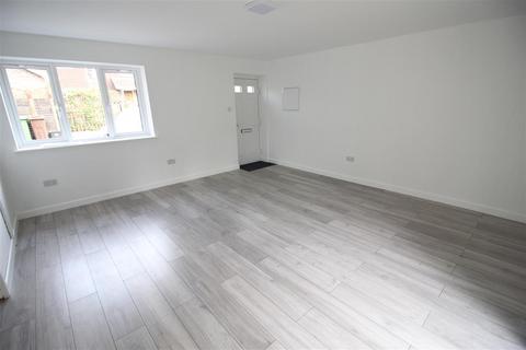 8 Cowslip Close, Lindford, Bordon, GU35 0YF