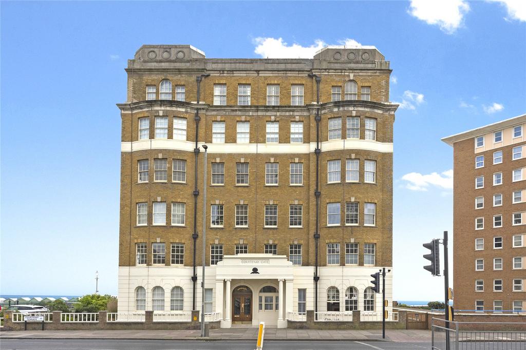 Courtenay Terrace, Hove, East Sussex... 3 bed apartment £600,000