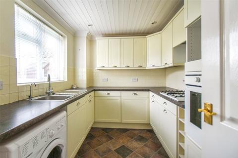 102 Middle Mead, Hook, RG27 9NX