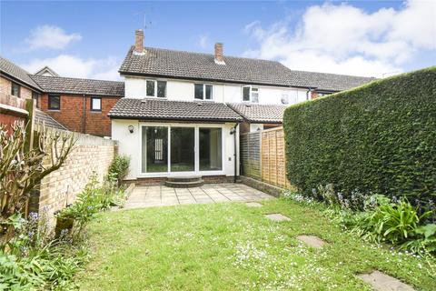 102 Middle Mead, Hook, RG27 9NX