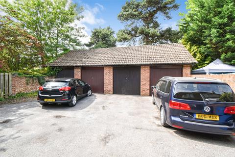 102 Middle Mead, Hook, RG27 9NX