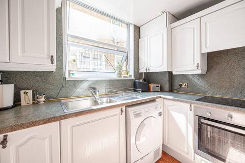 96d Sunningfields Road, London, NW4 4RH