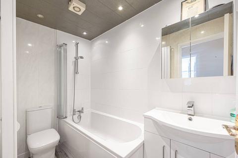 96d Sunningfields Road, London, NW4 4RH
