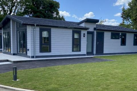 2 bedroom lodge for sale, Faringdon Grange Holiday Lodge Park, , Great Coxwell SN7