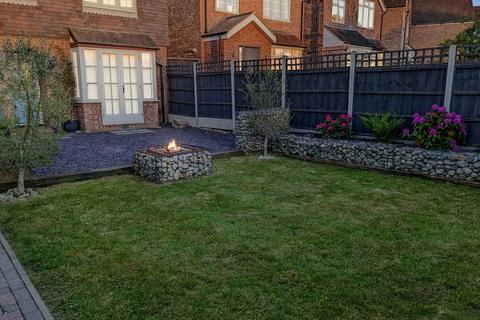 68 Rydes Hill Road, Guildford, GU2 9UG