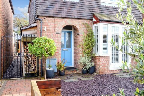 68 Rydes Hill Road, Guildford, GU2 9UG