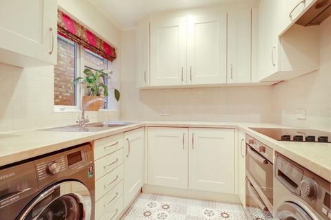 68 Rydes Hill Road, Guildford, GU2 9UG