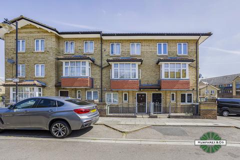 4 bedroom townhouse to rent - 4 Birch Grove , Leytonstone, E11 4YG