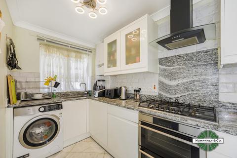 4 bedroom townhouse to rent - 4 Birch Grove , Leytonstone, E11 4YG